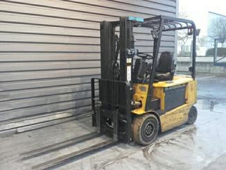 chariot elevateur CATERPILLAR (13118)